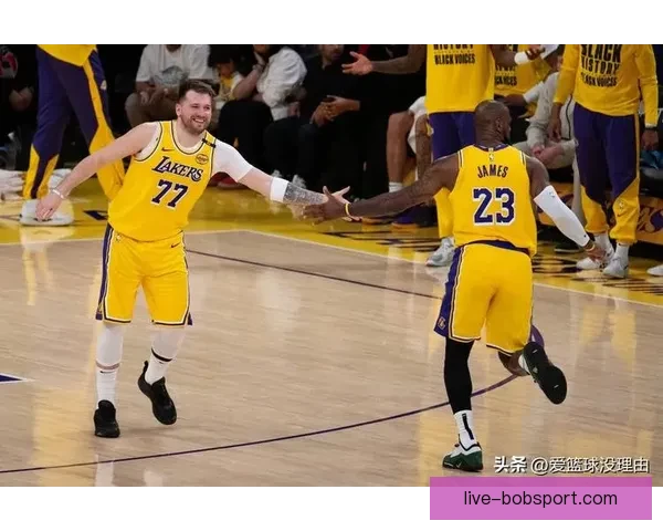 东契奇腿筋受伤詹姆斯回归持球核心湖人再靠老将支撑