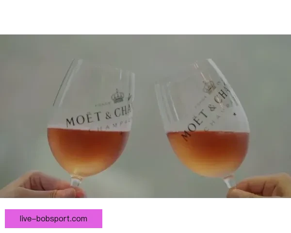 尽享世界杯激情赛事直播全程高清呈现，助你不错过每一刻精彩瞬间